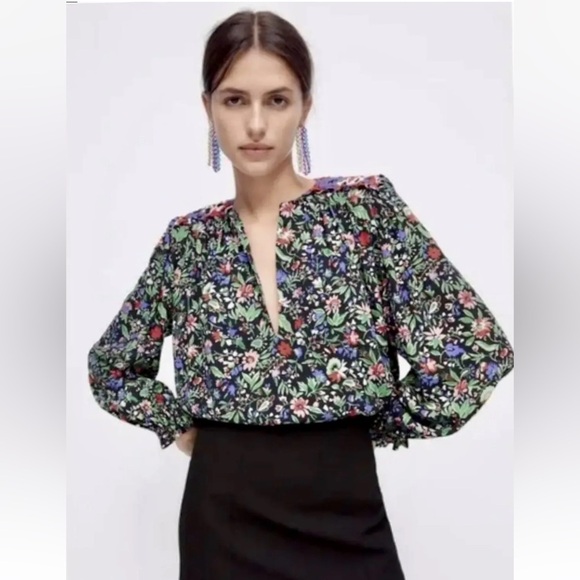 Zara Floral Top with Shoulder Pads Small - Picture 7 of 7